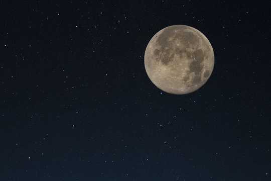 5 Myths About The Moon 