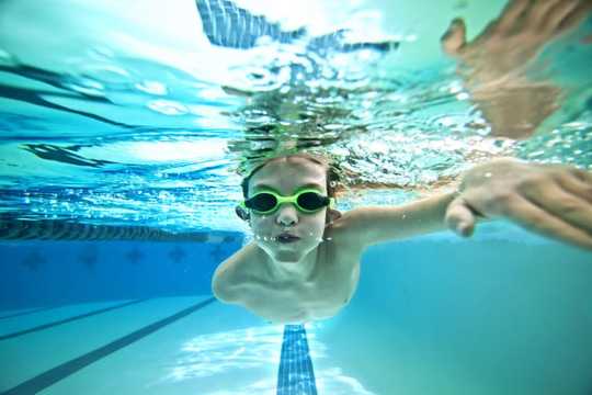 Why Your Child Take Should Swimming Lessons?
