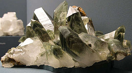 Quartz with chlorite phantom crystals